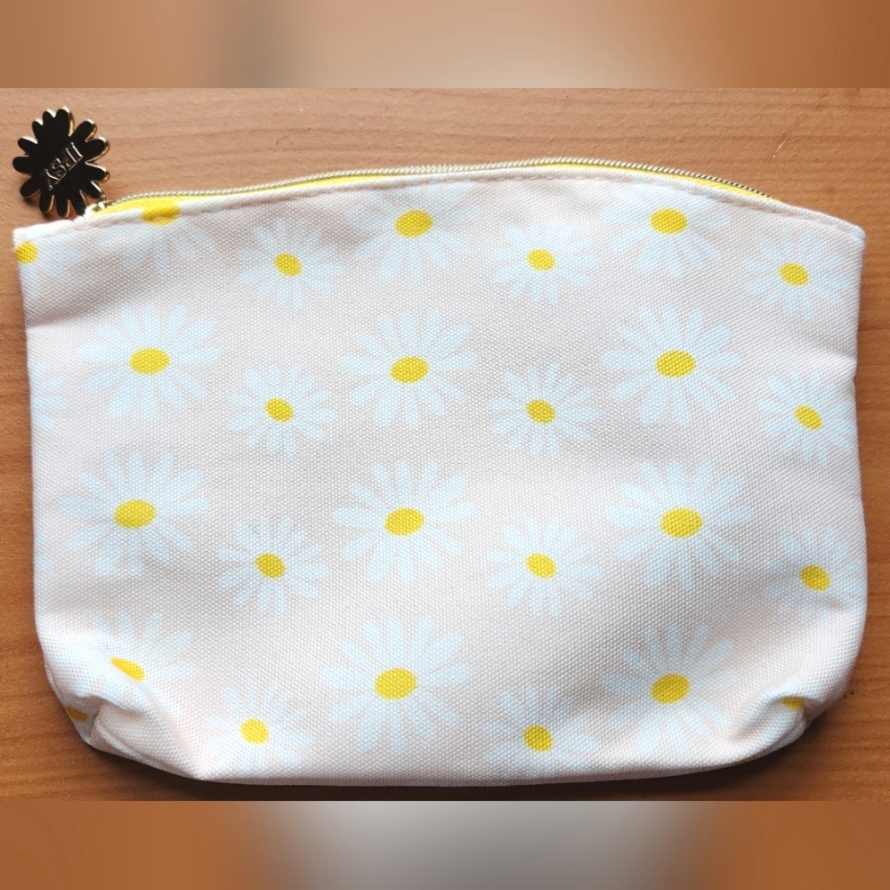 Ipsy Daisy Makeup Bag